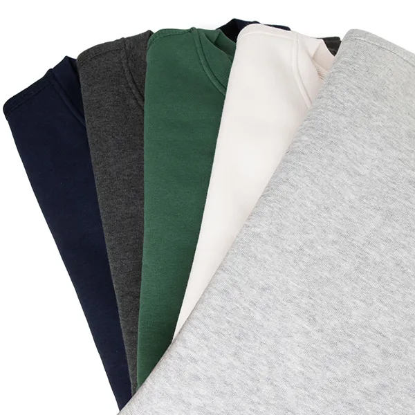 T-shirts pliés de plusieurs couleurs présentés en éventail