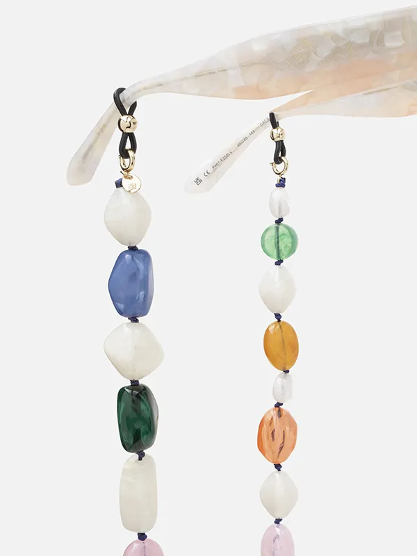 Détail des perles d’une chaîne de lunettes